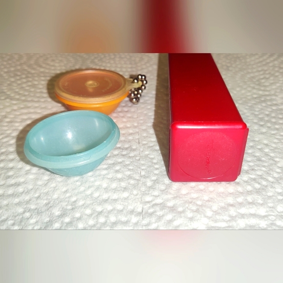 Vintage Tupperware Lipstick or Gum holder, Wonderlier Pill Bowls Keychain - Picture 13 of 16